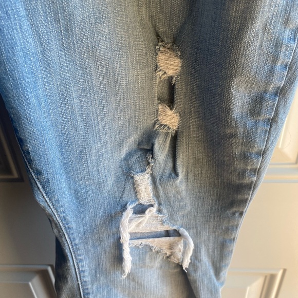 Torrid Boyfriend Straight NWOT 20R Medium Distressed Premium Stretch Mid Rise - Picture 4 of 11